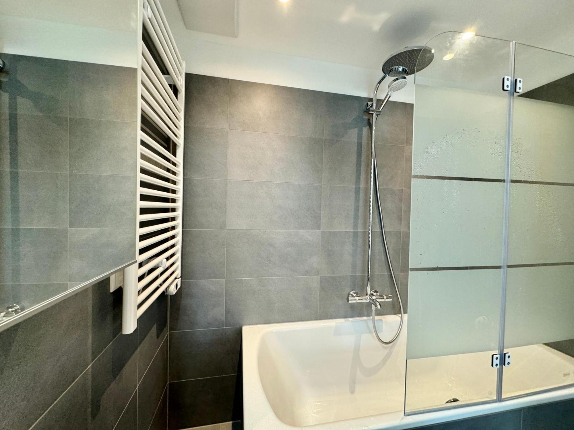 Modern Premium With Balcony Viena